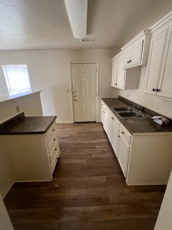 Photo - 2420 Poplar St