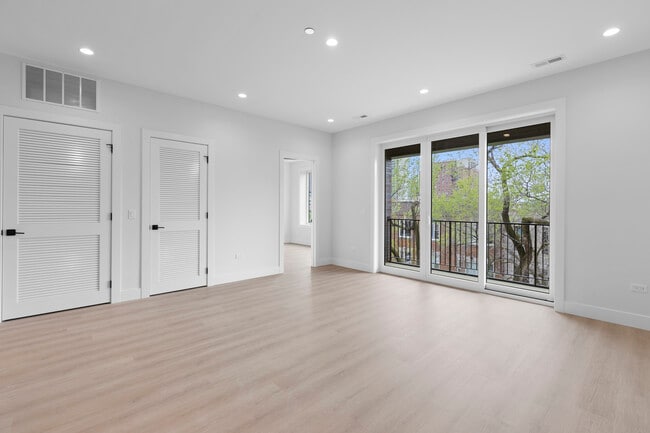 Photo - 904 W Dakin St