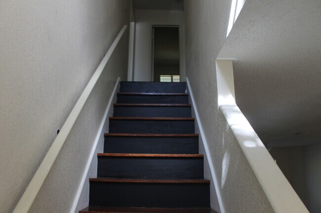 Photo - Millwood Home For Rent In Austin, 12606 Ol...