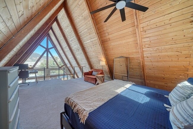 115 Loop Dr