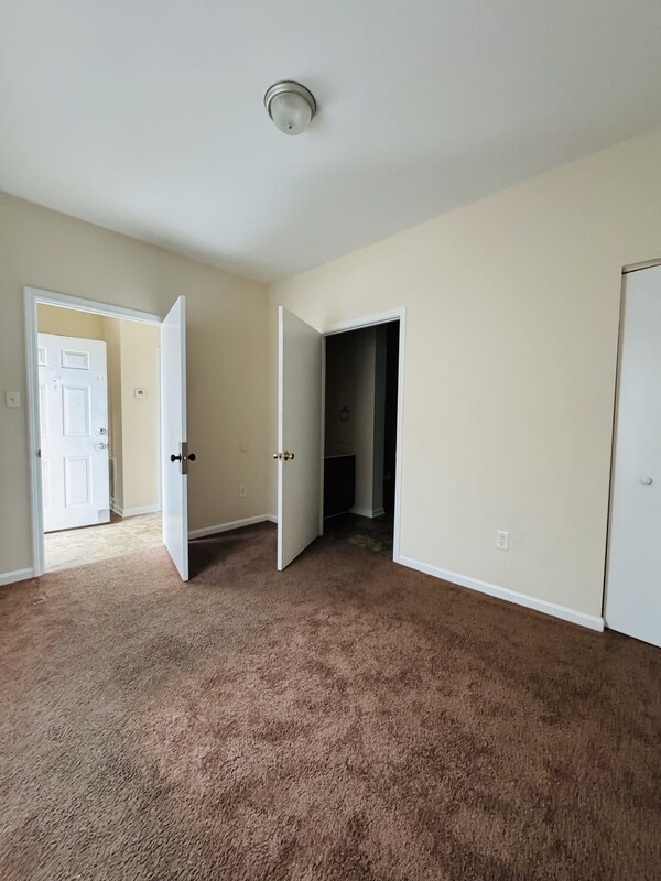 Photo - 1323 E 10th St