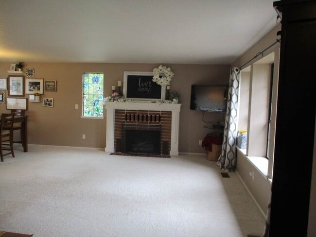 Photo - 3 Bedroom, 2.5 bathroom split level home in University Place