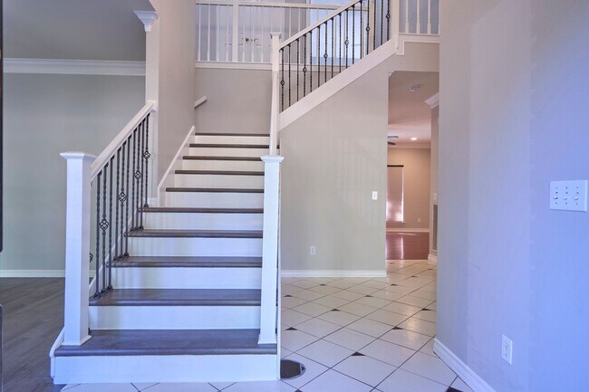 Photo - Mission Ridge beauty-4 bedroom 3 1/2 bath-...