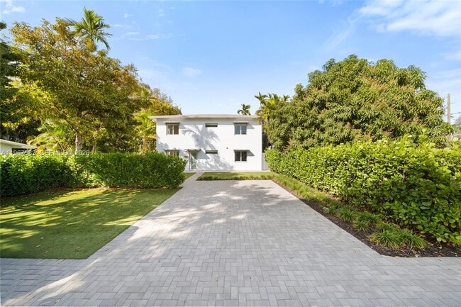 Building Photo - 1117 SW 13th St Unit R