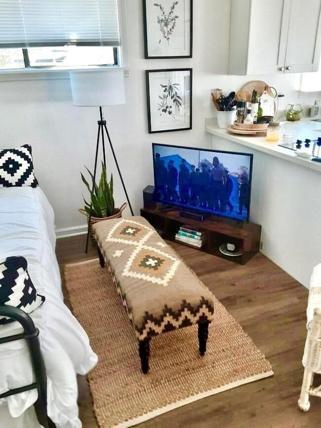 Photo - 402 17th St N