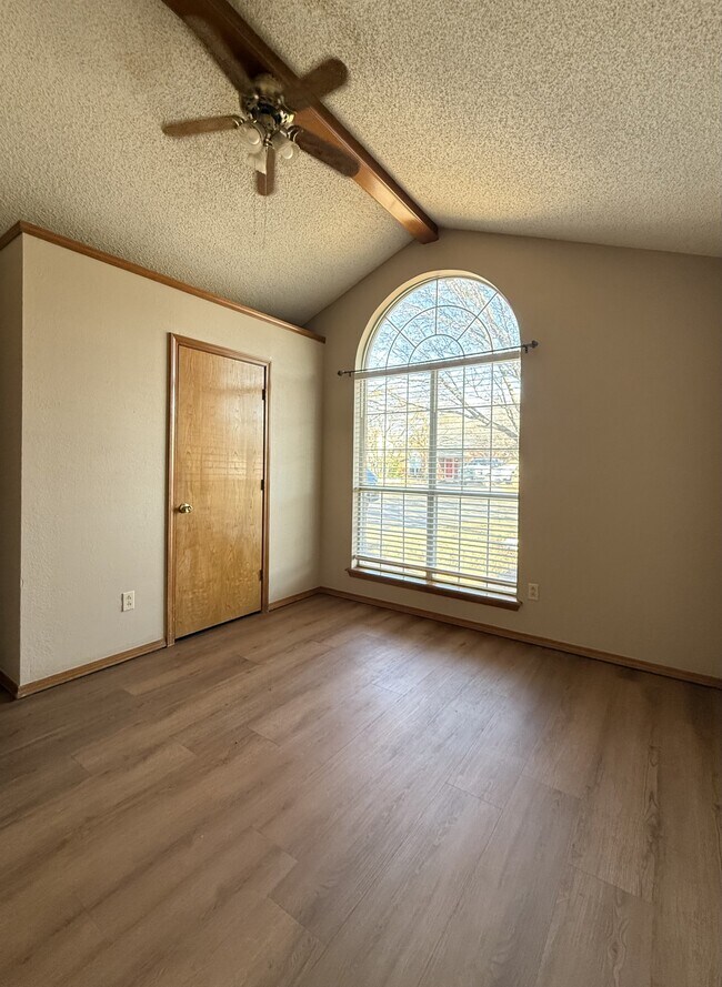 Photo - 2207 93rd St