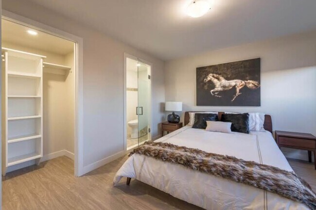 Photo - 5633-5633 Fenwick St Unit 2701