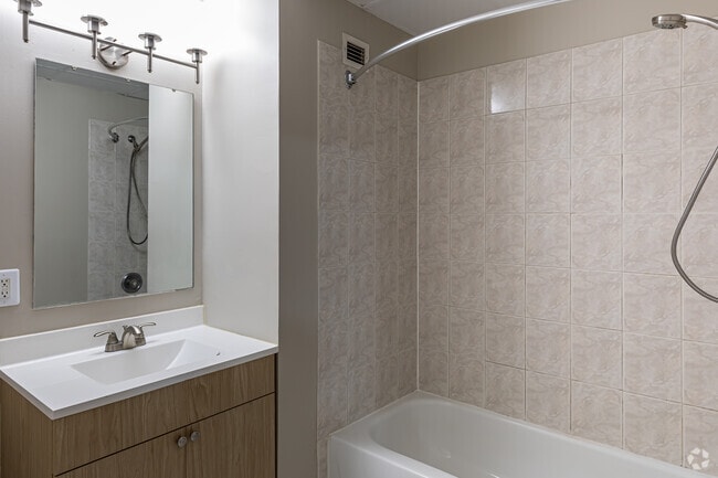 Studio - Bathroom