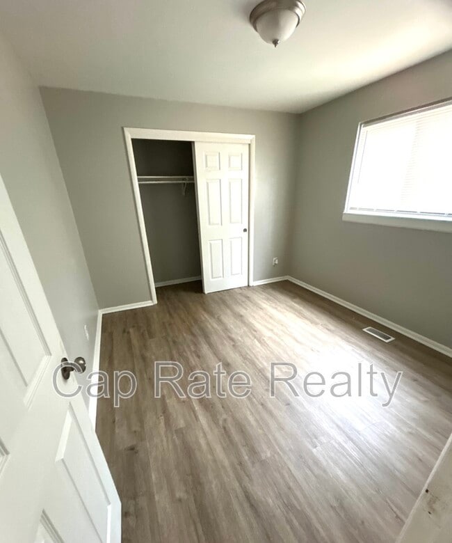 Photo - 2174 Sullivant Ave