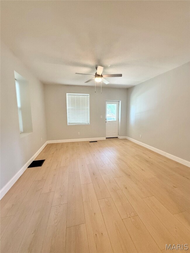 Photo - 118 W 7th St