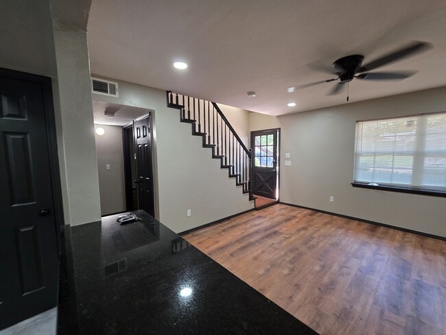 Photo - 641 Redstone Ave