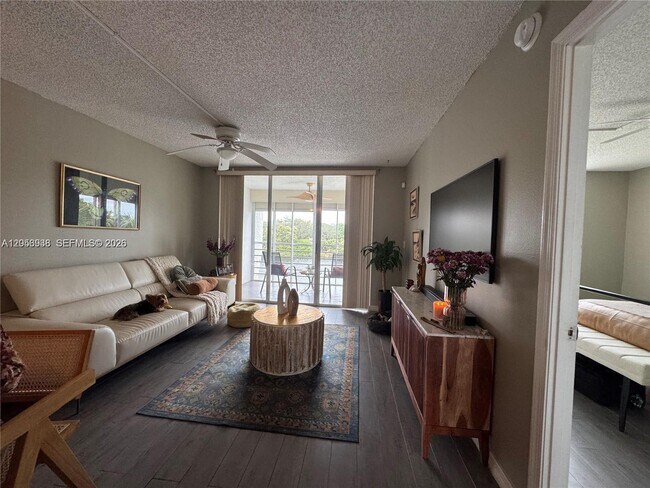 Photo - 9450 Poinciana Pl Unit 405