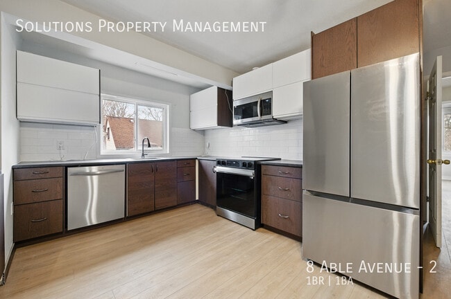 Building Photo - **PRIVATE 1 BED/1BATH 2ND FLOOR UNIT CLOSE TO ALL AMENITIES**