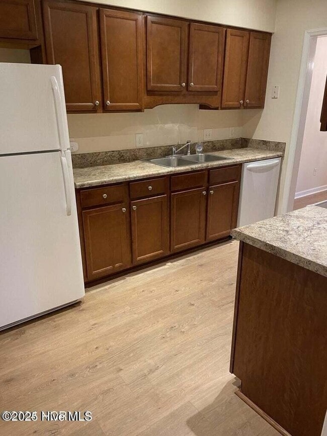 Photo - 904 Persimmon Pl