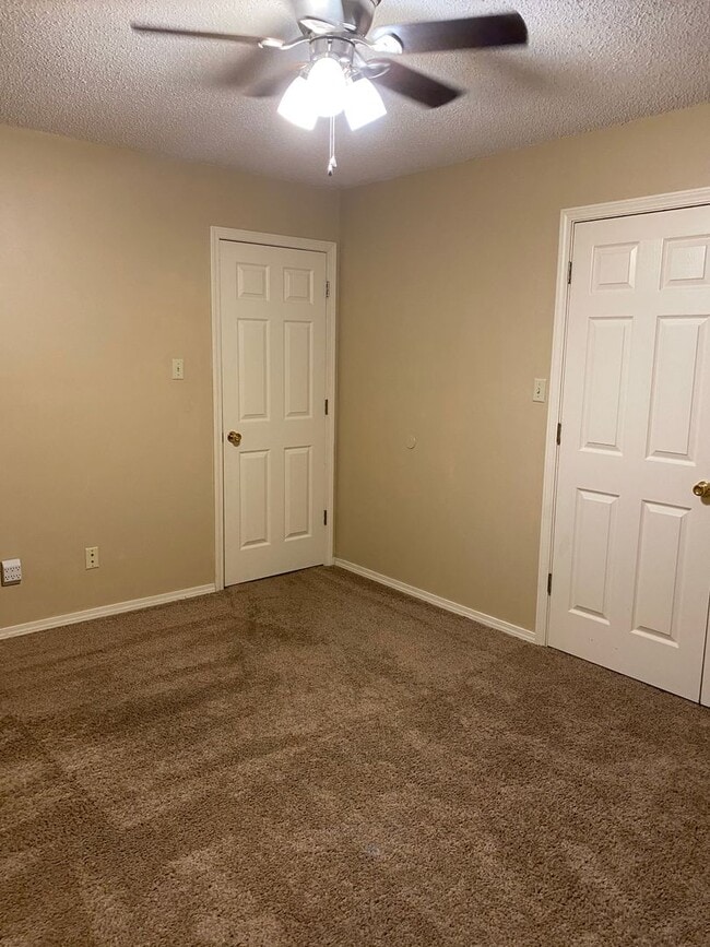 Photo - 3323 N Detroit Ave Unit 3323-1