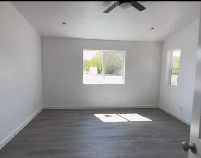 Photo - 705 N Railroad Ave
