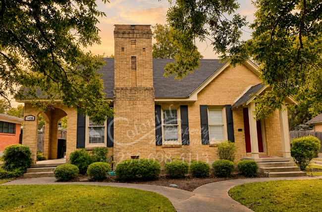 Building Photo - AVAILABLE NOW! CHARMING HISTORIC TEMPLE HOME