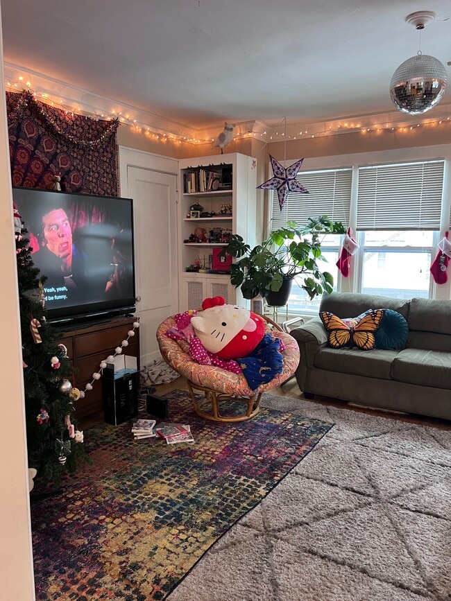 Living Room - 3431 N Bartlett Ave Unit 3431