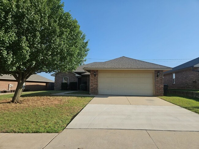 Building Photo - (3) Bed/(2) Bath in Tecumseh Ridge Avail Now!
