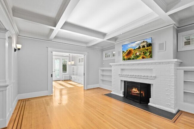 Stunning 1909 Craftsman w/ AC in Coveted Capitol Hill