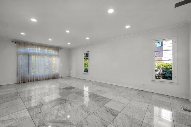 10810 Rochester Ave