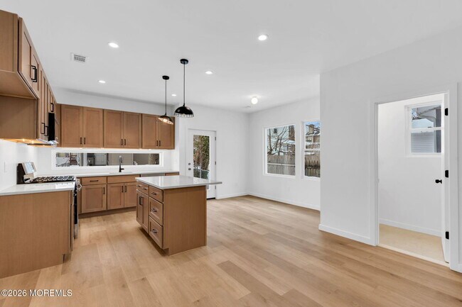 Photo - 211 Dewitt Ave