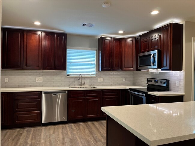 Photo - 304 S Shadowbend Dr