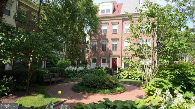 Building Photo - 722 Capitol Square Pl SW Rental