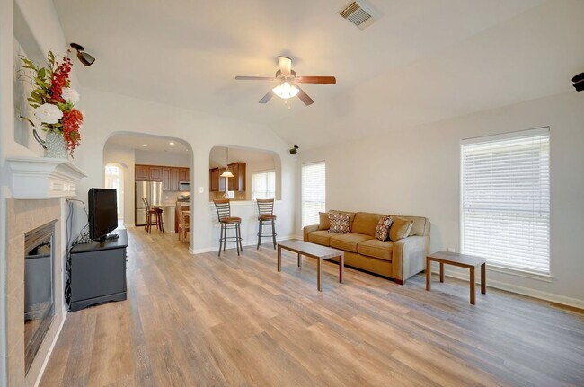 Photo - 2605 Salorn Way