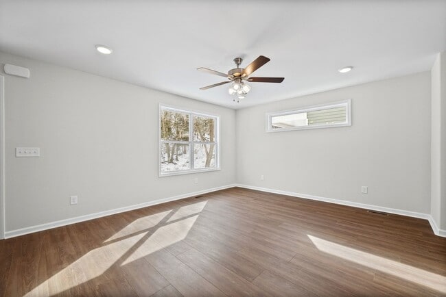 Photo - 839 Cumberland Dr