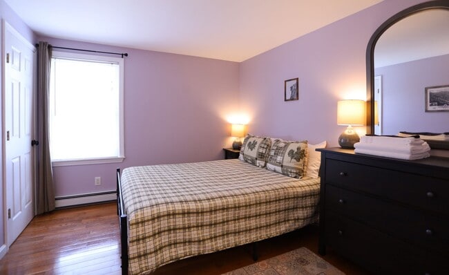 Photo - FURNISHED 3 Bed Winter Seasonal Great Location! Available 11/1/26 - $2395/mo