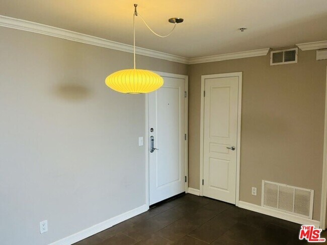 Photo - 7320 Hawthorn Ave Unidad 308