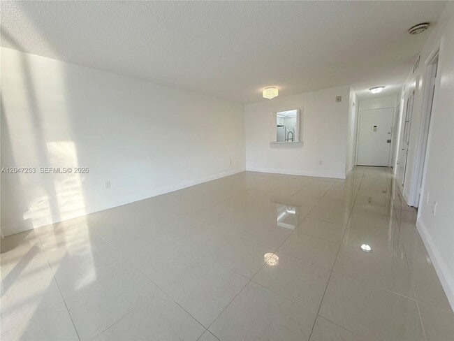 Photo - 3849 NE 169th St Unidad 204