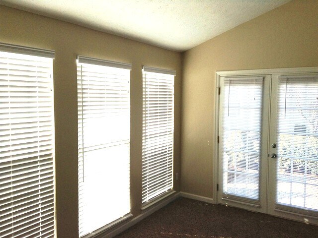 Photo - 407 Indian Pointe Dr