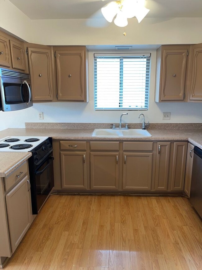 Photo - 3 Bed 1.5 Bath Duplex