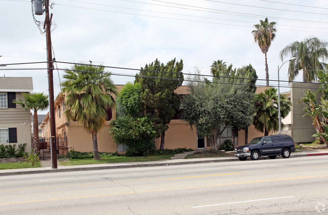 6605 De Soto Ave - 6605 De Soto Ave Apartments