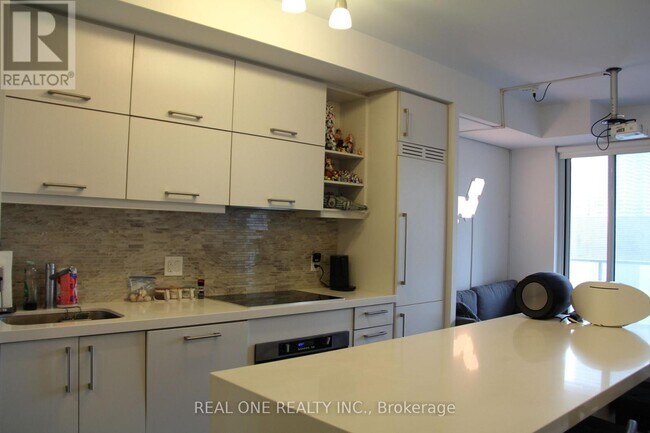 Photo - 1080 Bay St. Unit 1811