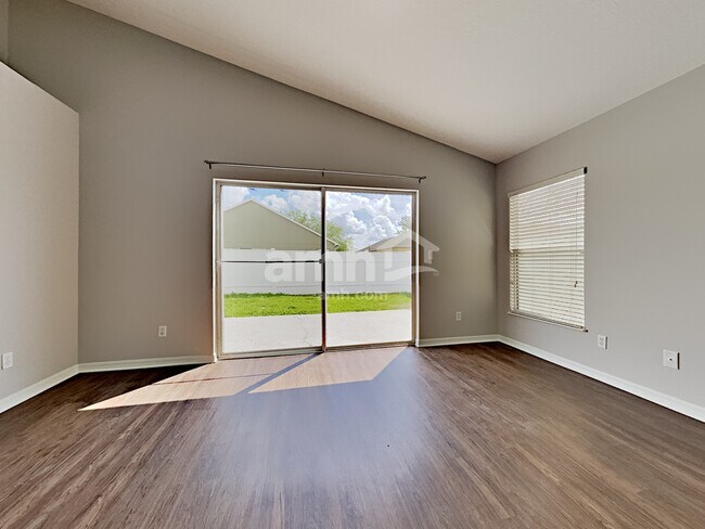 Photo - 3242 Murray Hill Loop