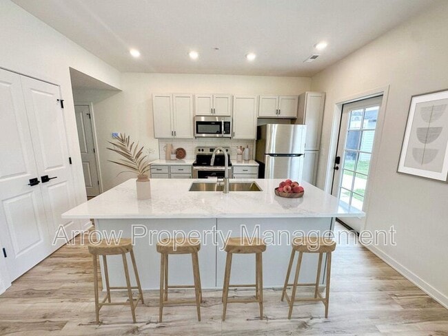 Photo - 2230 R St Unidad 3