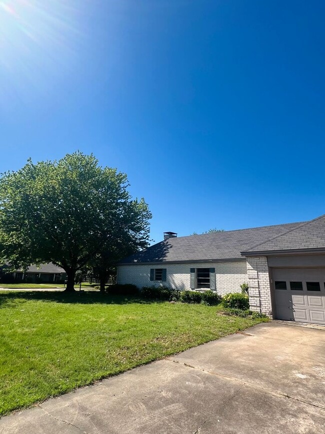 Photo - Spacious 4-Bedroom Home with Huge Yard – Pleasant Grove Schools