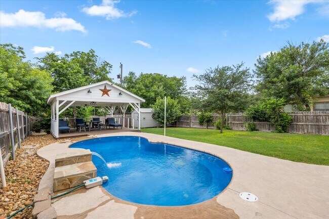 Photo - 2050 W Mistletoe Ave