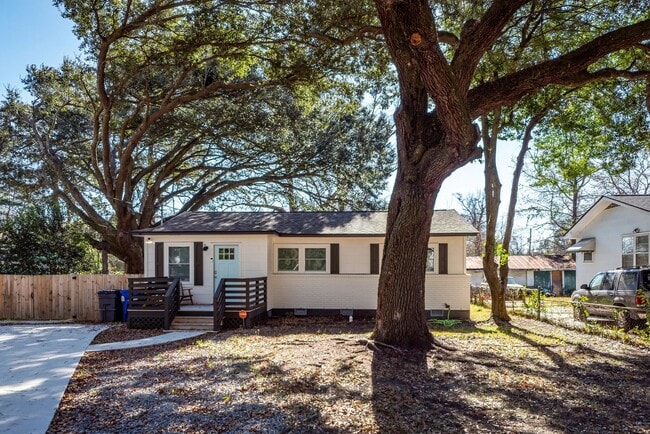 Photo - 1511 Larry St