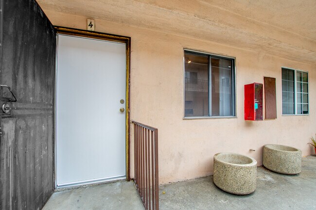 Photo - Figueroa Street Apartments