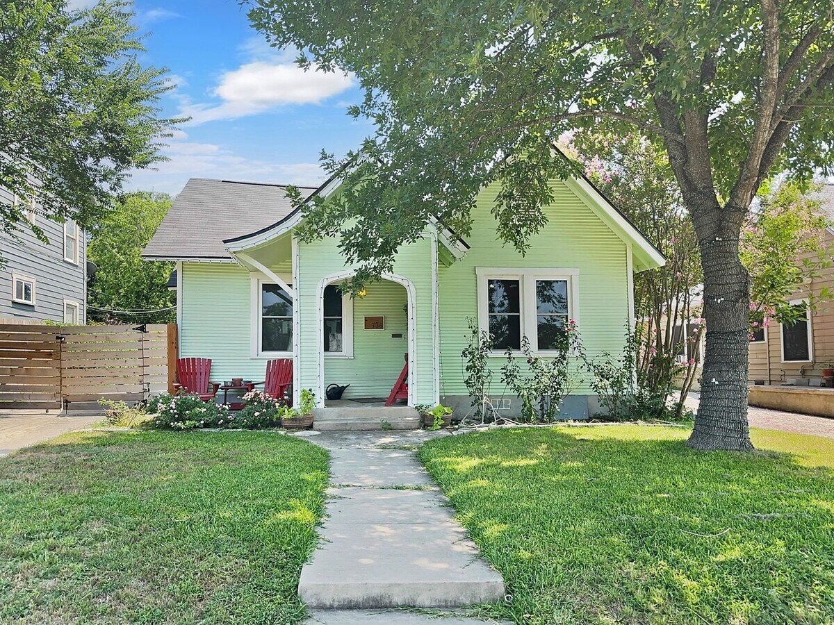 Charming Home Near Downtown San Antonio - Charming Home Near Downtown San Antonio
