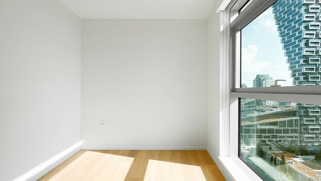 Photo - 889 Pacific St