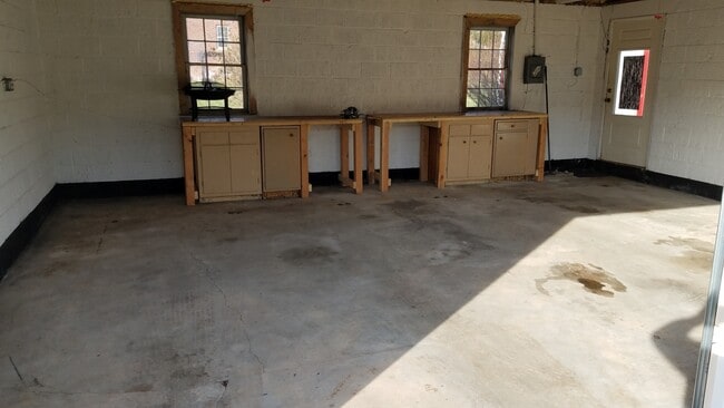 Photo - 340 W King St Unit Garage