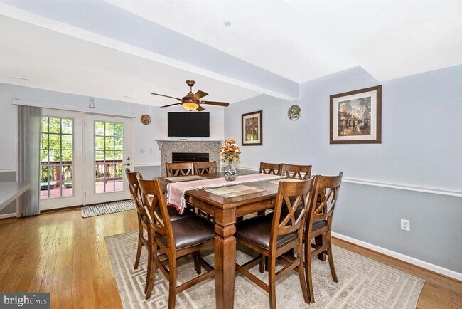 Photo - 1323 Lindsay Ln