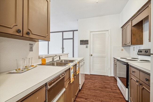 Photo - 5815 Lynbrook Dr Unit 103