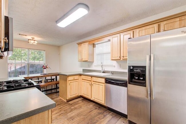 Photo - 1204 Gates Cir SE