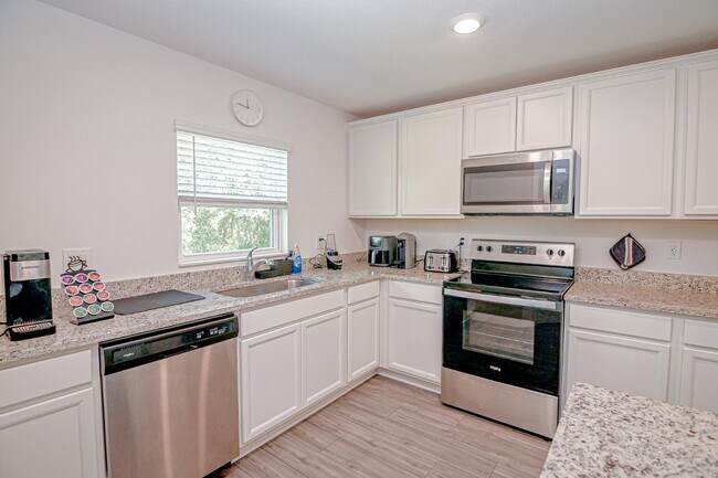 Photo - 695 Bay Leaf Dr